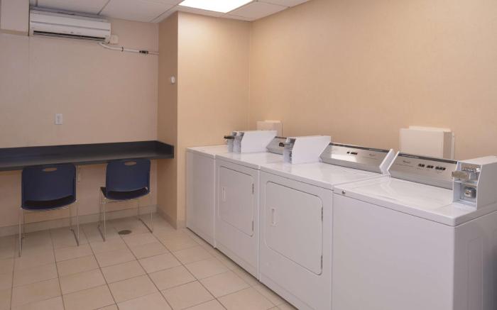 Hampton Inn & Suites Bakersfield North-Airport