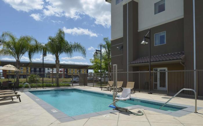 Hampton Inn & Suites Bakersfield North-Airport