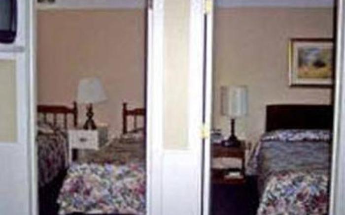 Kennebunk Gallery Motel and Cottages