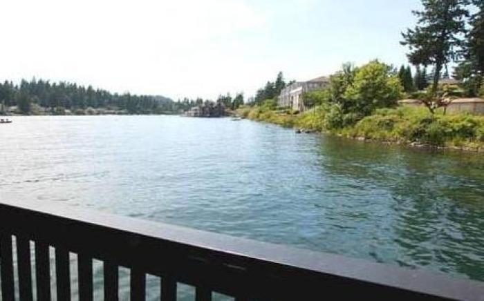 Lakeshore Inn