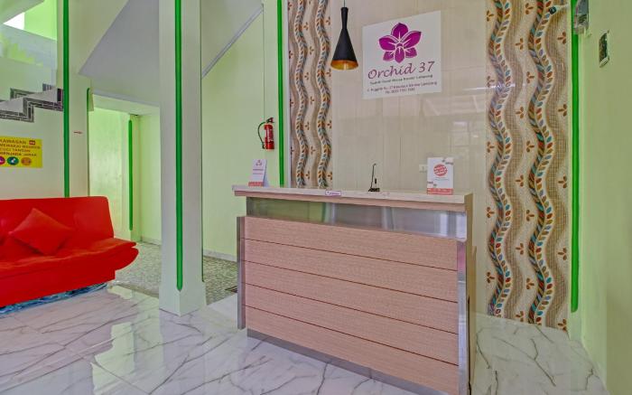 Super OYO 3774 Shakira Syariah Guest House