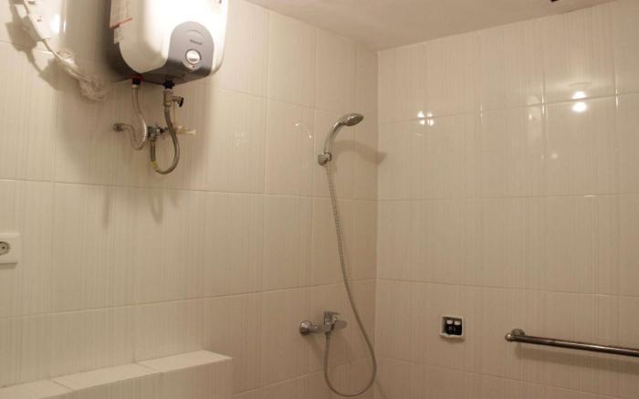 Homey and Chic 2BR Apartment Newton By Travelio