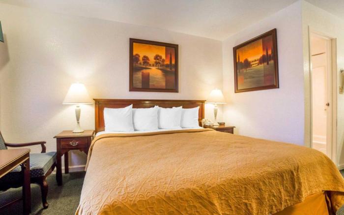 Rodeway Inn at Nevada State Capitol