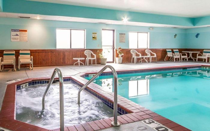 AmericInn by Wyndham Reedsburg