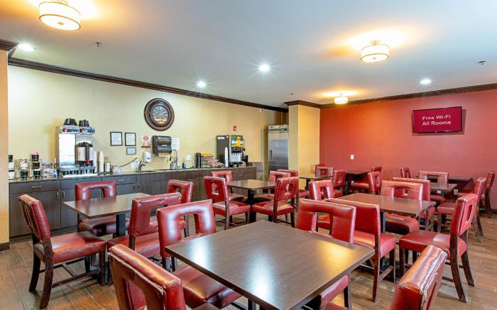 Red Roof Inn & Suites Omaha - Council Bluffs