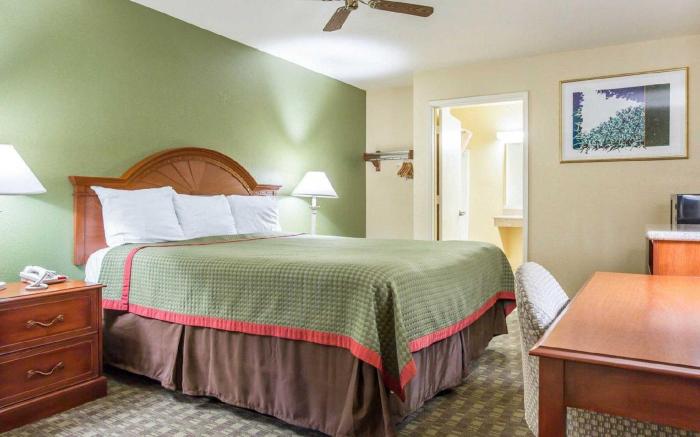 Rodeway Inn Delano