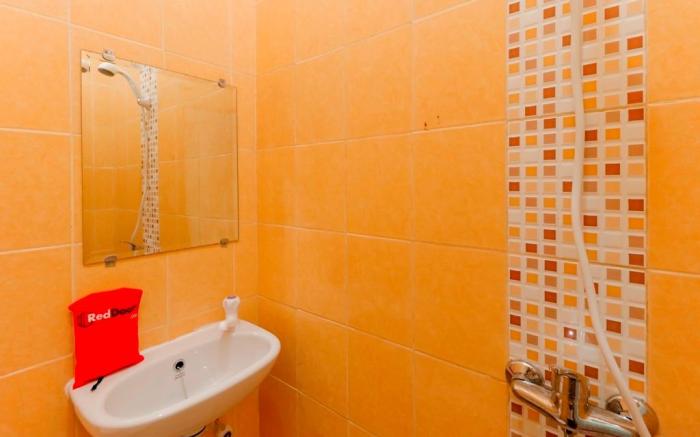 RedDoorz Plus near Ciputra World Kuningan 2