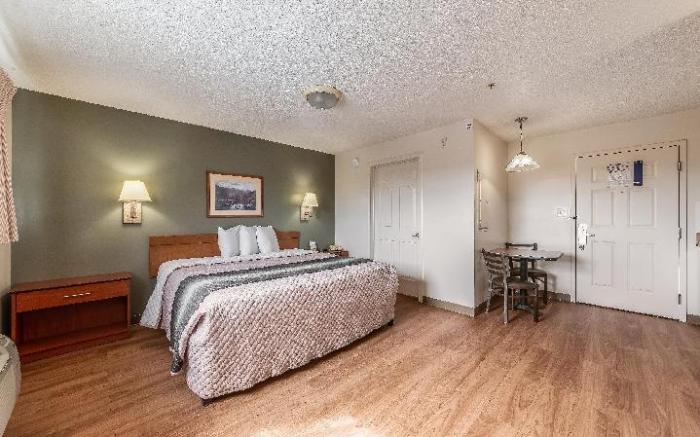 HomeTowne Studios & Suites Charlotte – Concord