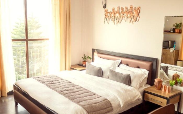 Loft Overlooking the Valley @Bakhundoleheights.com