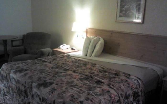 Booneslick Lodge - Neosho