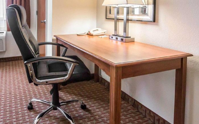 Comfort Inn Hebron-Lowell Area