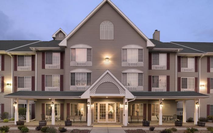Country Inn & Suites by Radisson, West Bend, WI
