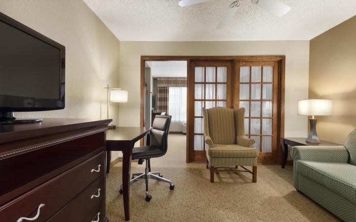 Country Inn & Suites by Radisson, West Bend, WI