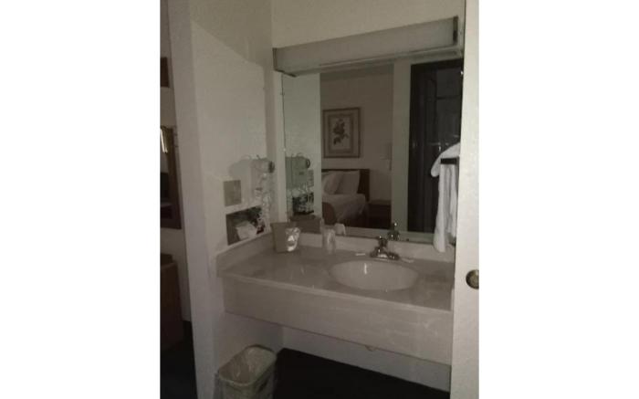 Capital O Amerihost Inn and Suites Mexico Hwy 54 MO