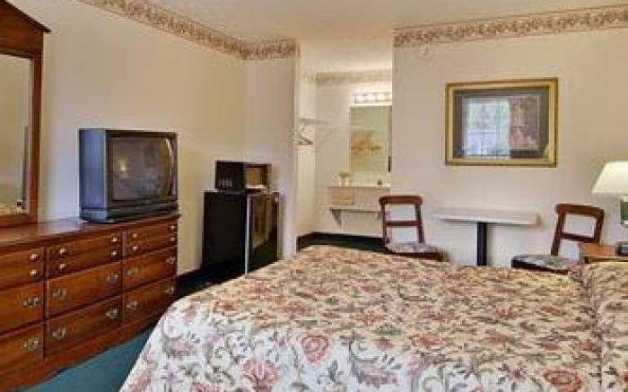 Garden Inn and Suites near Callaway Gardens Pine Mountain