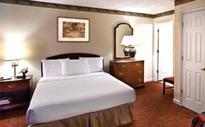 Luxbury Inn & Suites