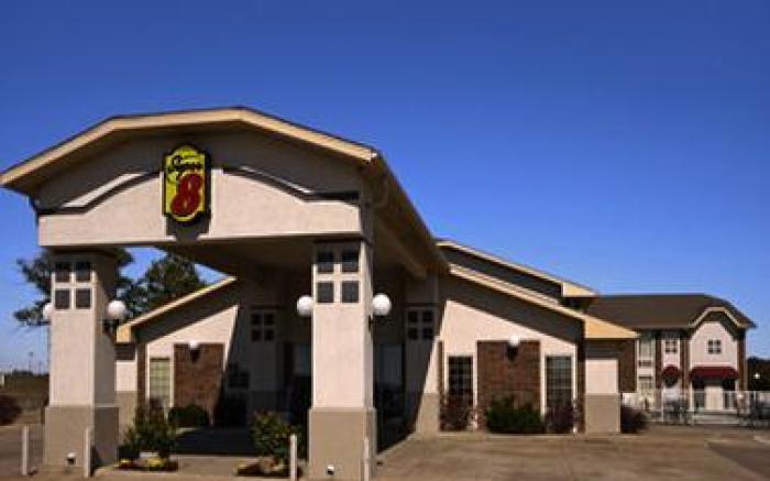 Boarders Inn and Suites by Cobblestone Lamar Missouri