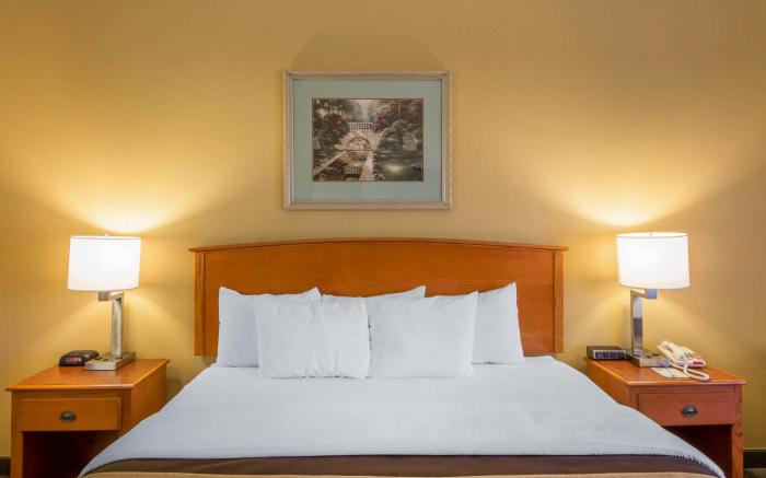Quality Inn & Suites MidAmerica Industrial Park Area