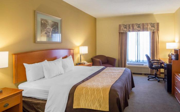 Quality Inn & Suites MidAmerica Industrial Park Area