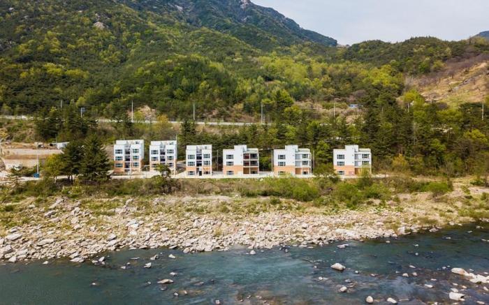 Pol lip house