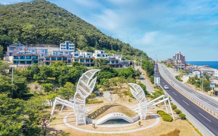 Blue (Blue Road Town Pension)