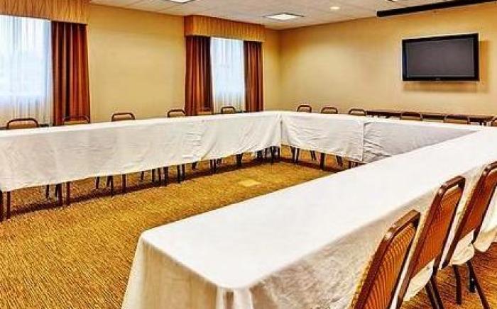 Holiday Inn Express Hotel & Suites Byram By IHG