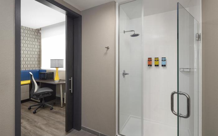 GLō Best Western Nashville Airport