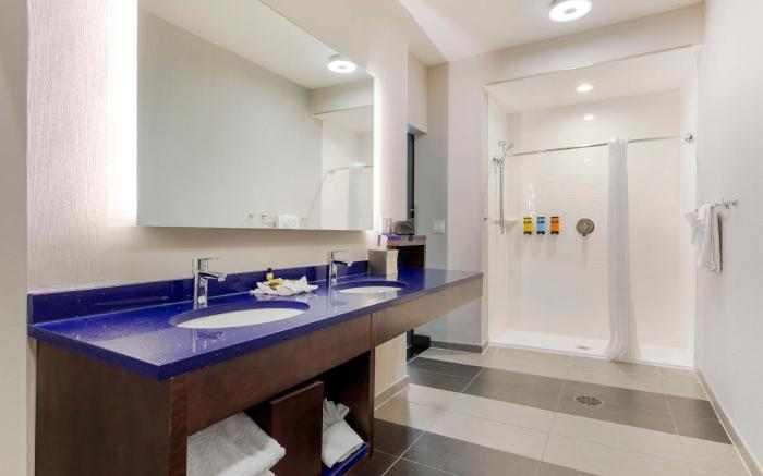 GLō Best Western DeSoto Dallas