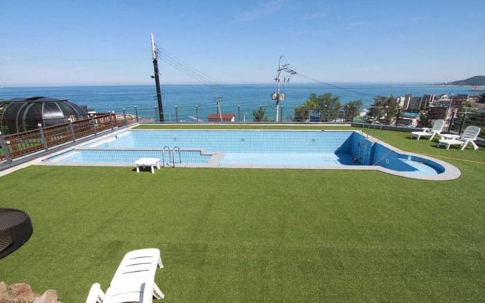 Nuri (Blue Road Town Pension