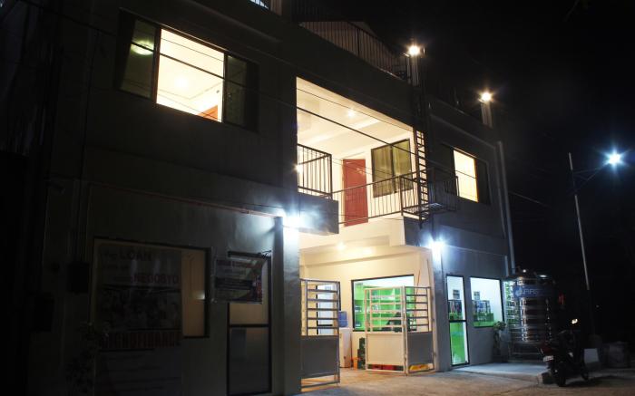 Luna Oslob Travellers Inn