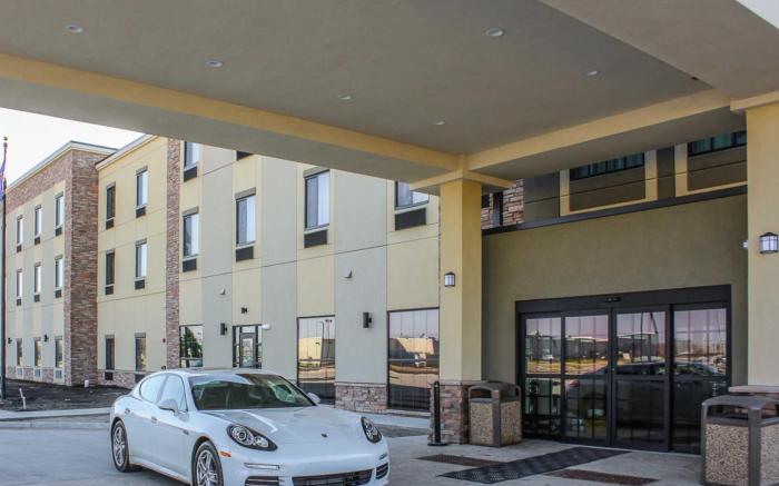 Comfort Suites University