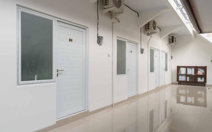 RedDoorz Syariah near Exit Toll Jatiwarna 2