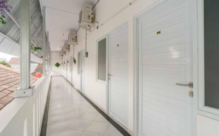 RedDoorz Syariah near Exit Toll Jatiwarna 2