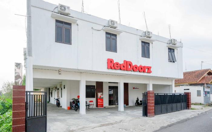RedDoorz Syariah near Universitas Jenderal Soedirman 2