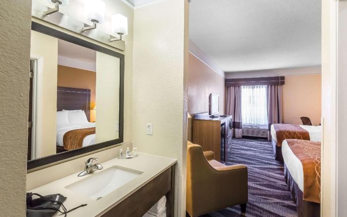 Comfort Inn I-10 EAST Near AT&T Center