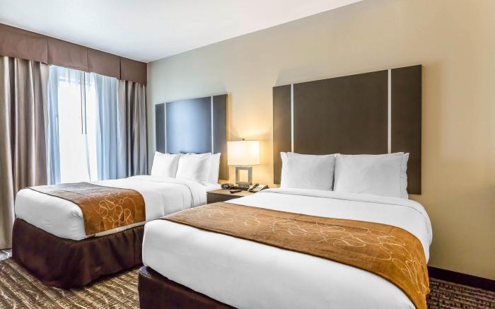 Comfort Suites Near Sam Houston Race Park