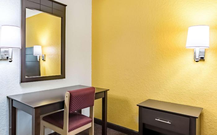 Econo Lodge Near Lackland Air Force Base-SeaWorld
