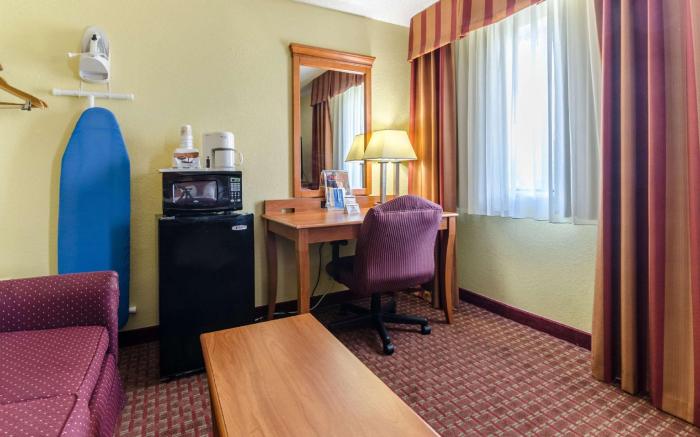Rodeway Inn & Suites Jacksonville near Camp Lejeune