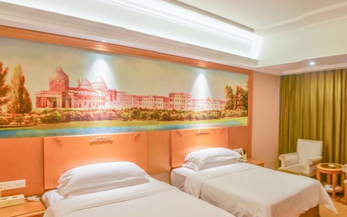 Vienna Hotel Foshan Qiandeng Lake Metro Station