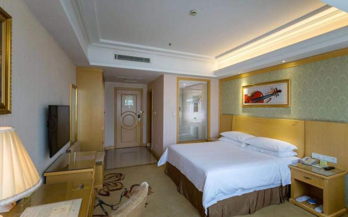Vienna Hotel Xuzhou Pengcheng Square Metro Station