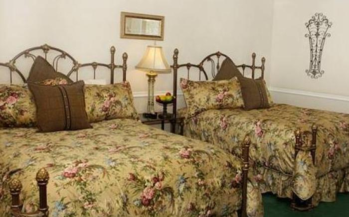 Coachman's Inn, A Four Sisters Inn