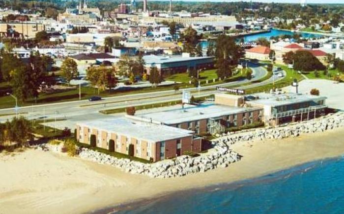 Lighthouse Inn - Two Rivers