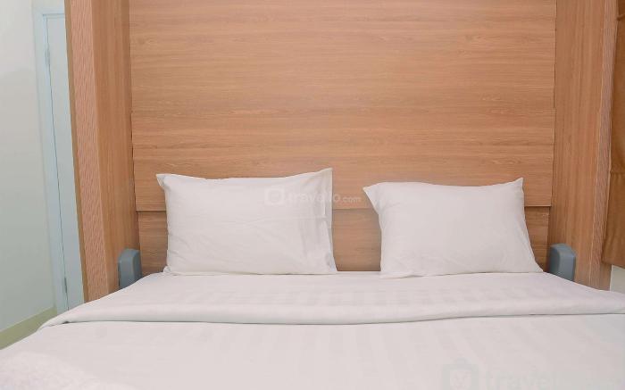 Trendy 2BR Green Pramuka Apartment By Travelio