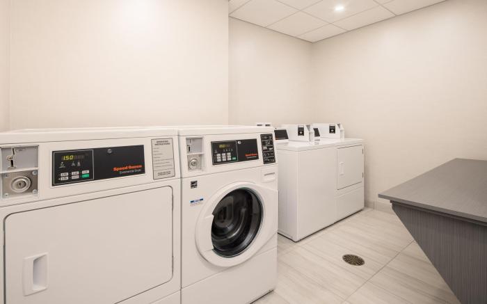 Holiday Inn Express & Suites Ft Myers Beach-Sanibel Gateway By IHG