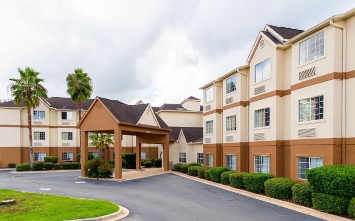 Red Roof PLUS+ & Suites Savannah – I-95