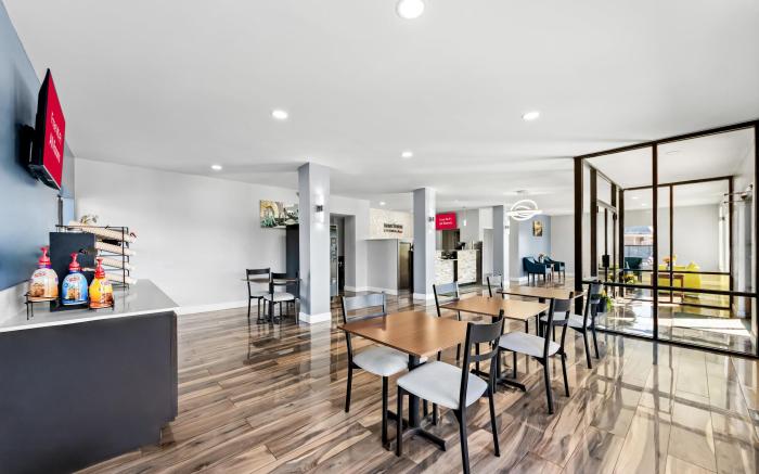 HomeTowne Studios San Antonio E – Frost Bank Center