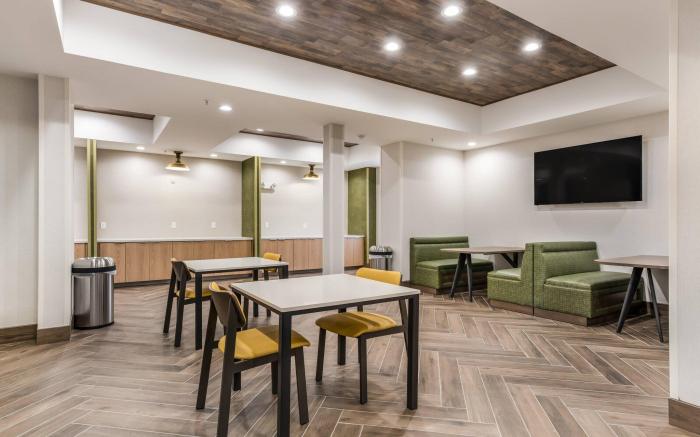 Fairfield Inn & Suites Greensboro Coliseum Area