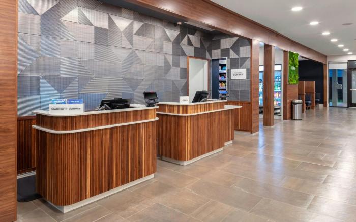 Courtyard by Marriott Memphis East/Galleria