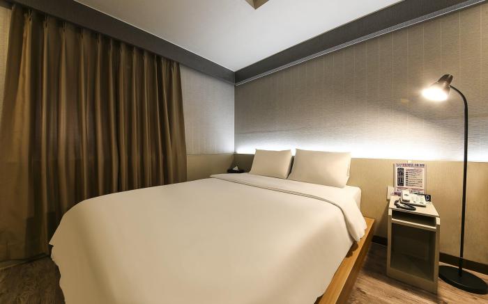 Hotel M story