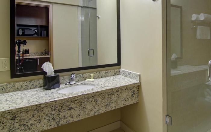 Best Western Plus Bowmanville Hotel